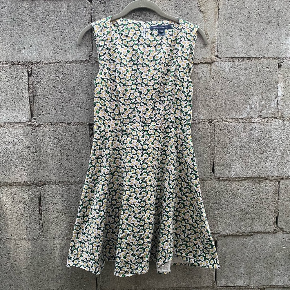 $5 SALE — French connection flower dress fit and flare size 4 sleeveless